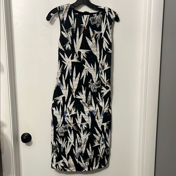 Nicole Miller Dresses & Skirts - Nicole Miller Black and White Sleeveless Sheath Dress Size 4